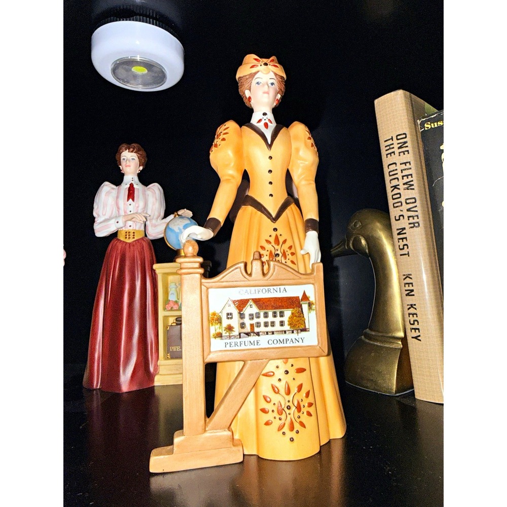 Avon President's Club 2013 Mrs. Albee Ceramic Figurine Painted Floral 3D Award